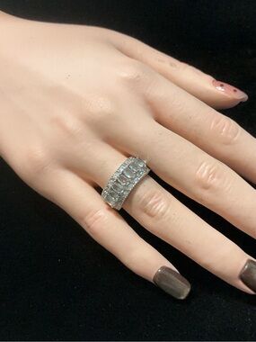 Adjust. Aquamarine ring
